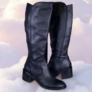 Donald Pilner leather boots Size 7M 💗